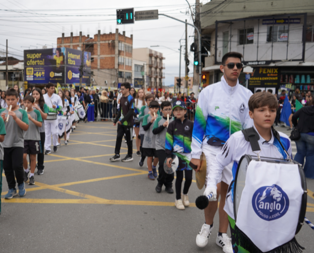 Col�gio Anglo participa do Desfile da Independ�ncia na avenida Dr. Lisboa